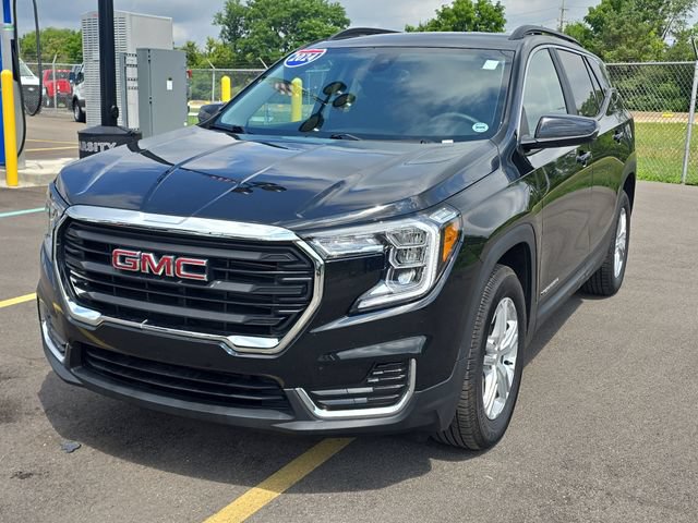 Used 2024 GMC Terrain SLE w/ Driver Convenience Package AWD/4WD image 2