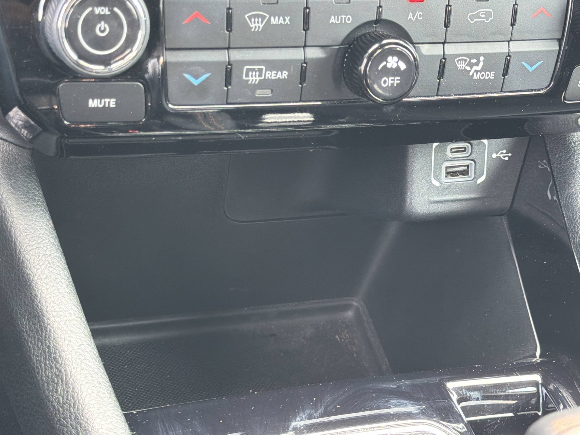Used 2022 Jeep Compass Limited w/ Elite Group AWD/4WD image 13