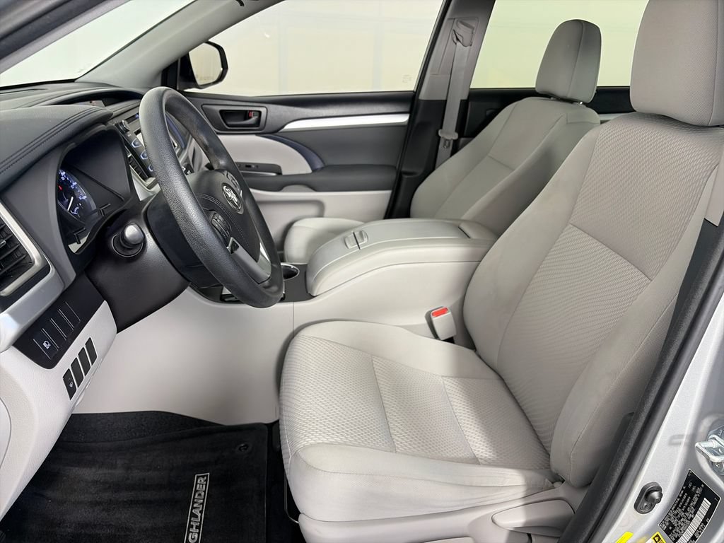 Used 2017 Toyota Highlander LE FWD image 11