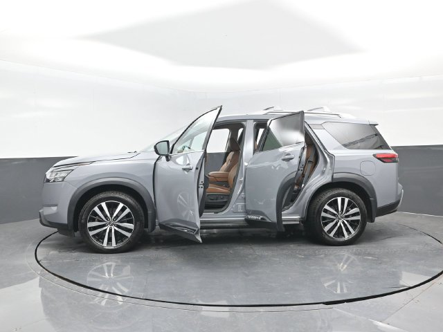 Used 2024 Nissan Pathfinder Platinum AWD/4WD image 33