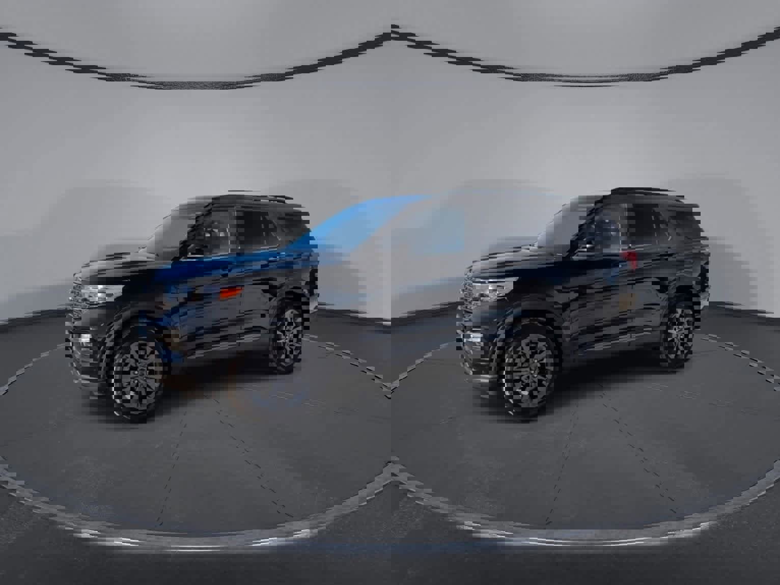 Certified 2022 Ford Explorer XLT w/ Equipment Group 202A image 4