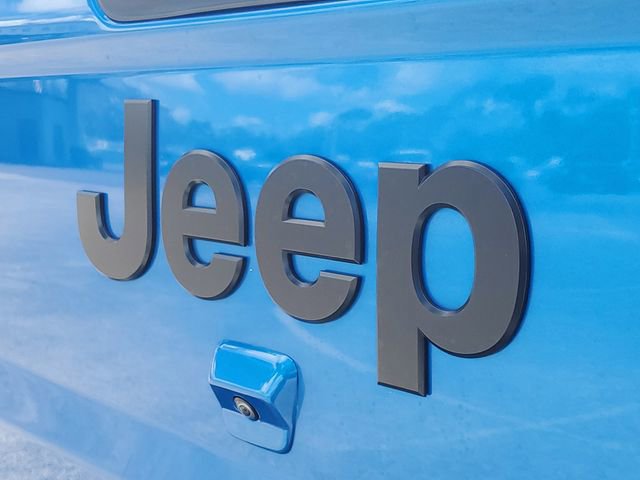 Used 2022 Jeep Gladiator Sport image 7