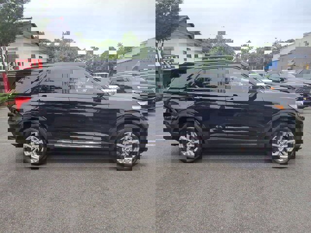 Certified 2022 Ford Explorer XLT w/ Equipment Group 202A image 11