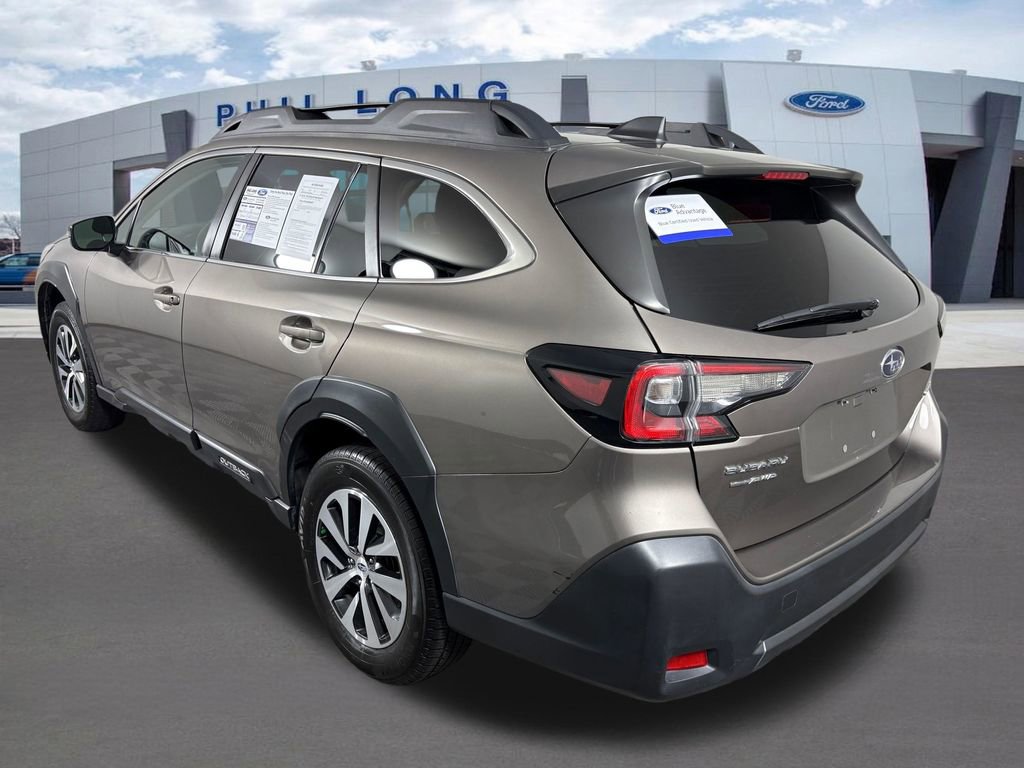 Used 2023 Subaru Outback Premium AWD/4WD image 3