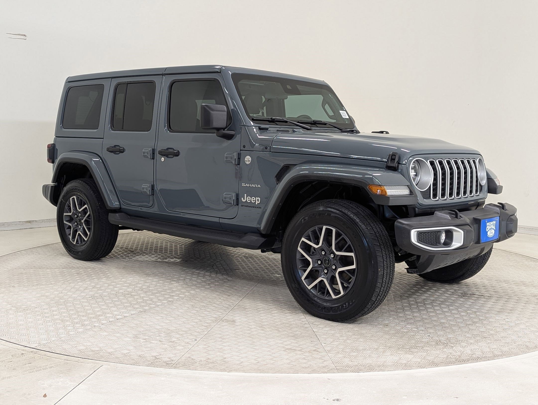 Used 2024 Jeep Wrangler Sahara image 7