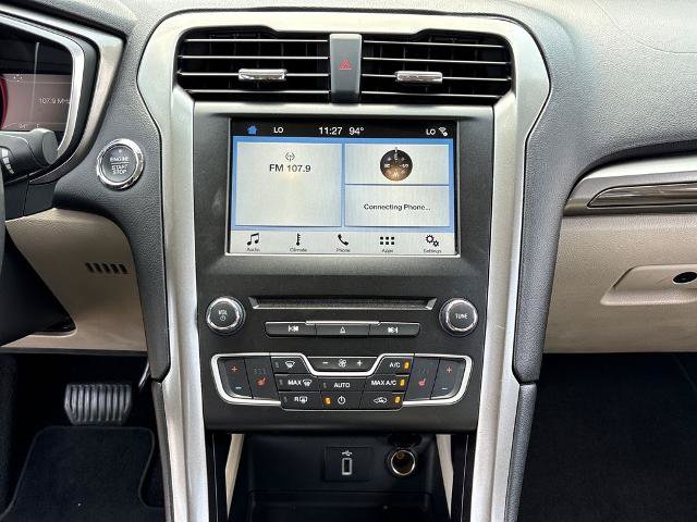 Certified 2017 Ford Fusion SE w/ Fusion SE Technology Package FWD image 23
