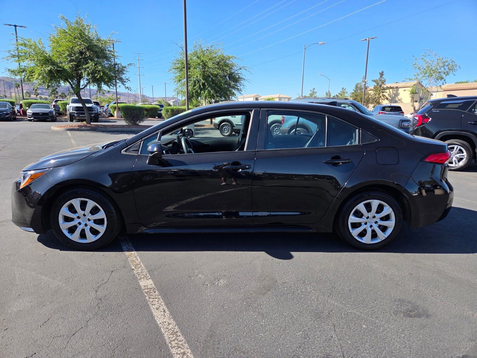 Used 2023 Toyota Corolla LE FWD image 2