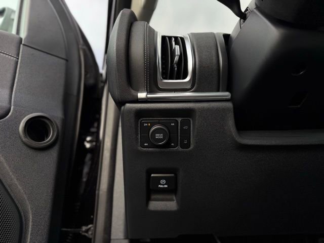 Certified 2025 Ford Expedition Platinum image 30