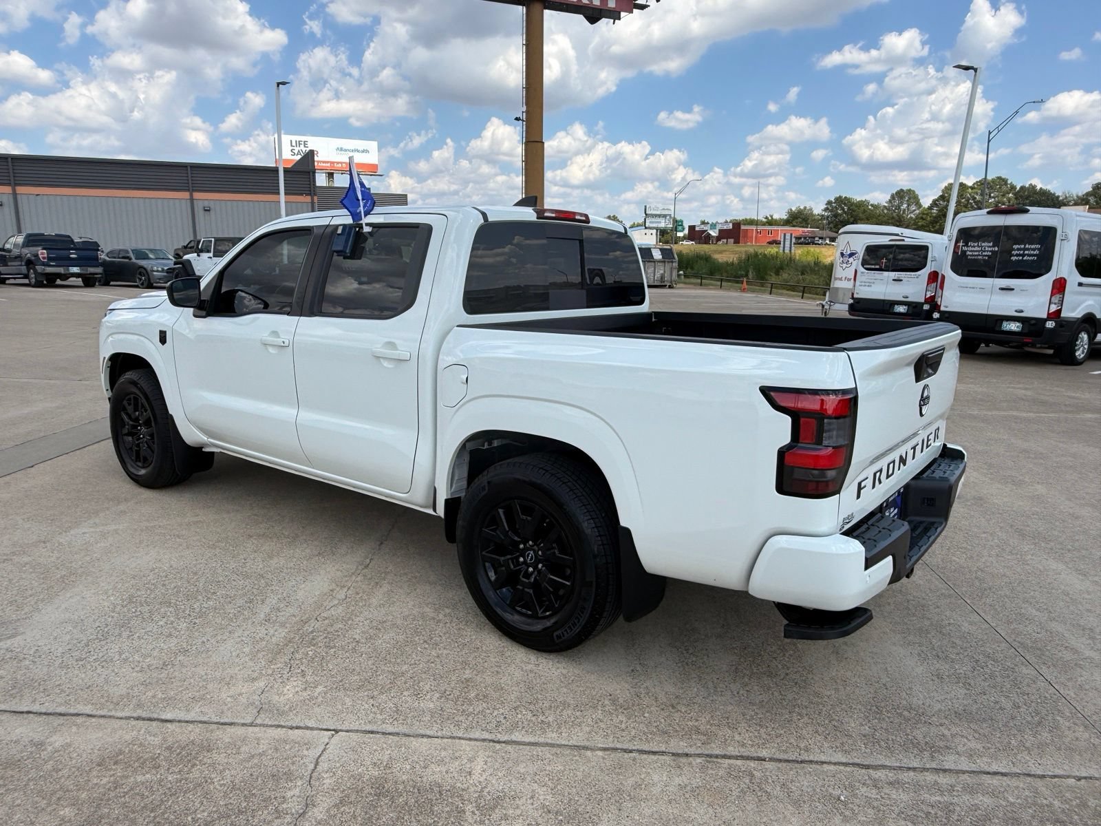 Used 2026 Nissan Frontier SV w/ Tow Package RWD image 8