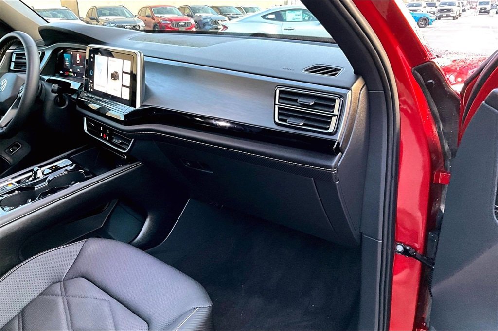 Used 2024 Volkswagen Atlas Cross Sport SE w/ Panoramic Sunroof Package image 15