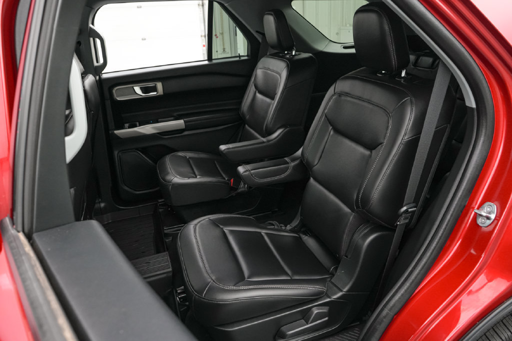 Certified 2024 Ford Explorer XLT w/ Equipment Group 202A AWD/4WD image 18