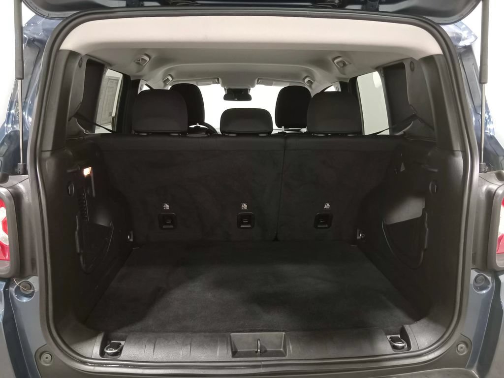 Used 2023 Jeep Renegade Latitude AWD/4WD image 5
