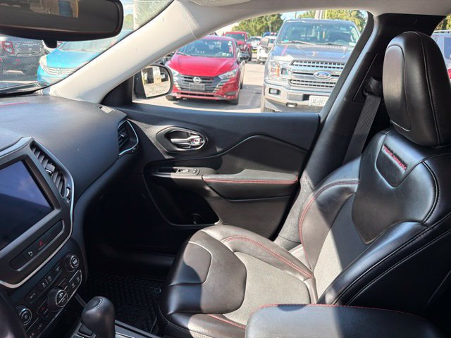 Used 2019 Jeep Cherokee Trailhawk w/ Cold Weather Group AWD/4WD image 30