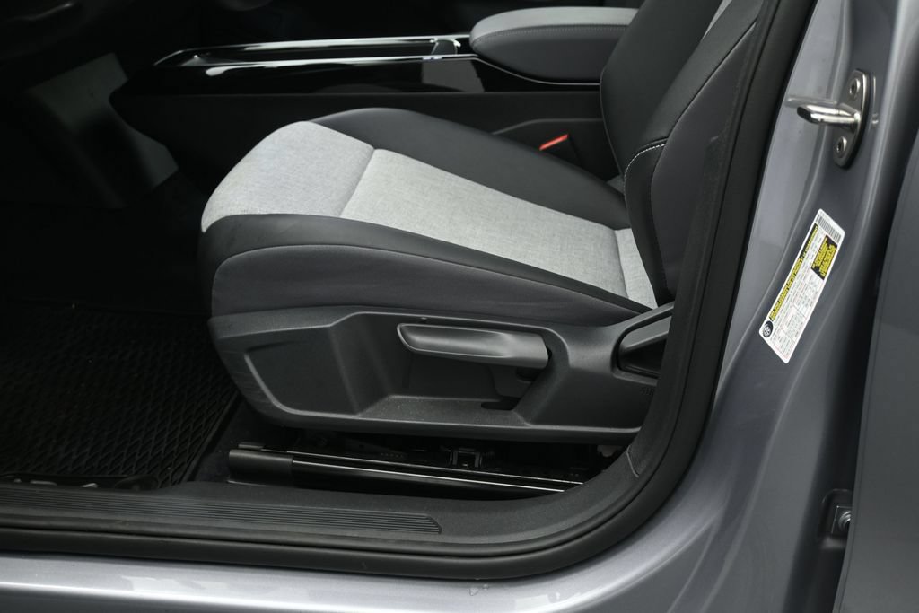 Used 2025 Volkswagen ID.4 Pro RWD image 9