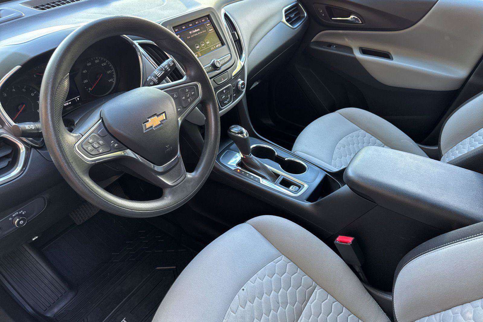 Used 2020 Chevrolet Equinox LS image 2