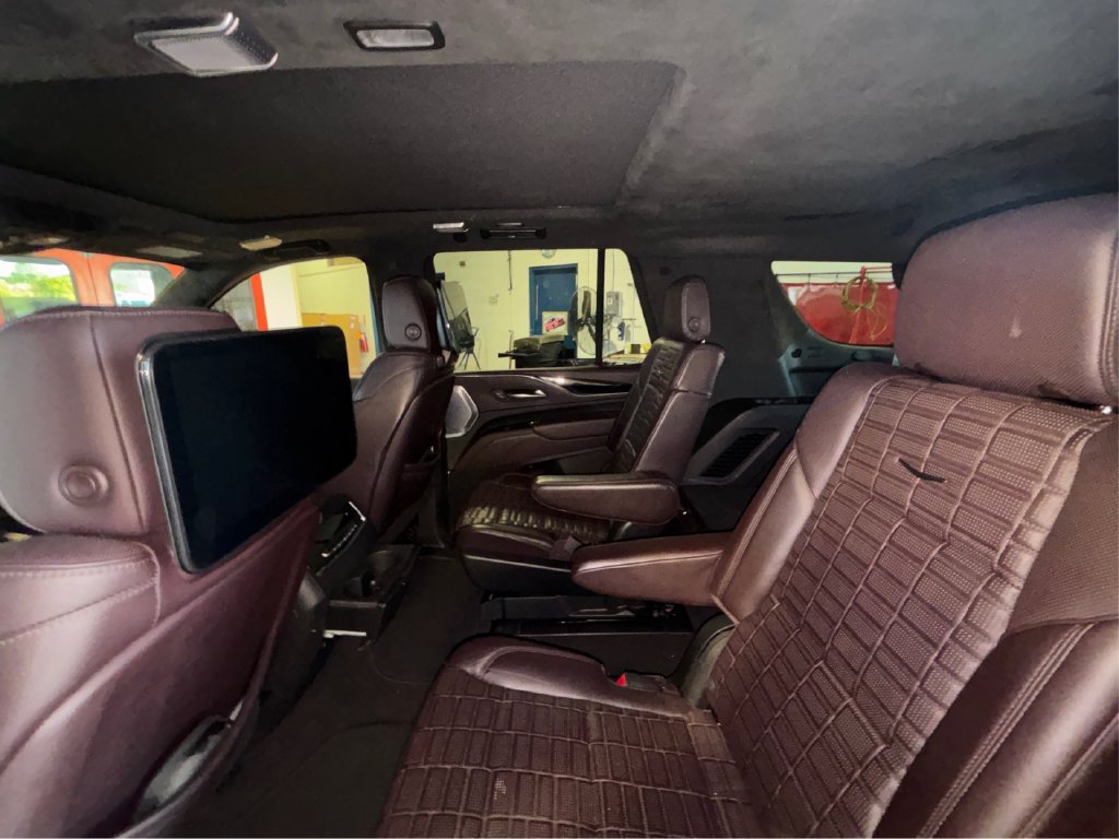 Used 2023 Cadillac Escalade Premium Luxury Platinum AWD/4WD image 13