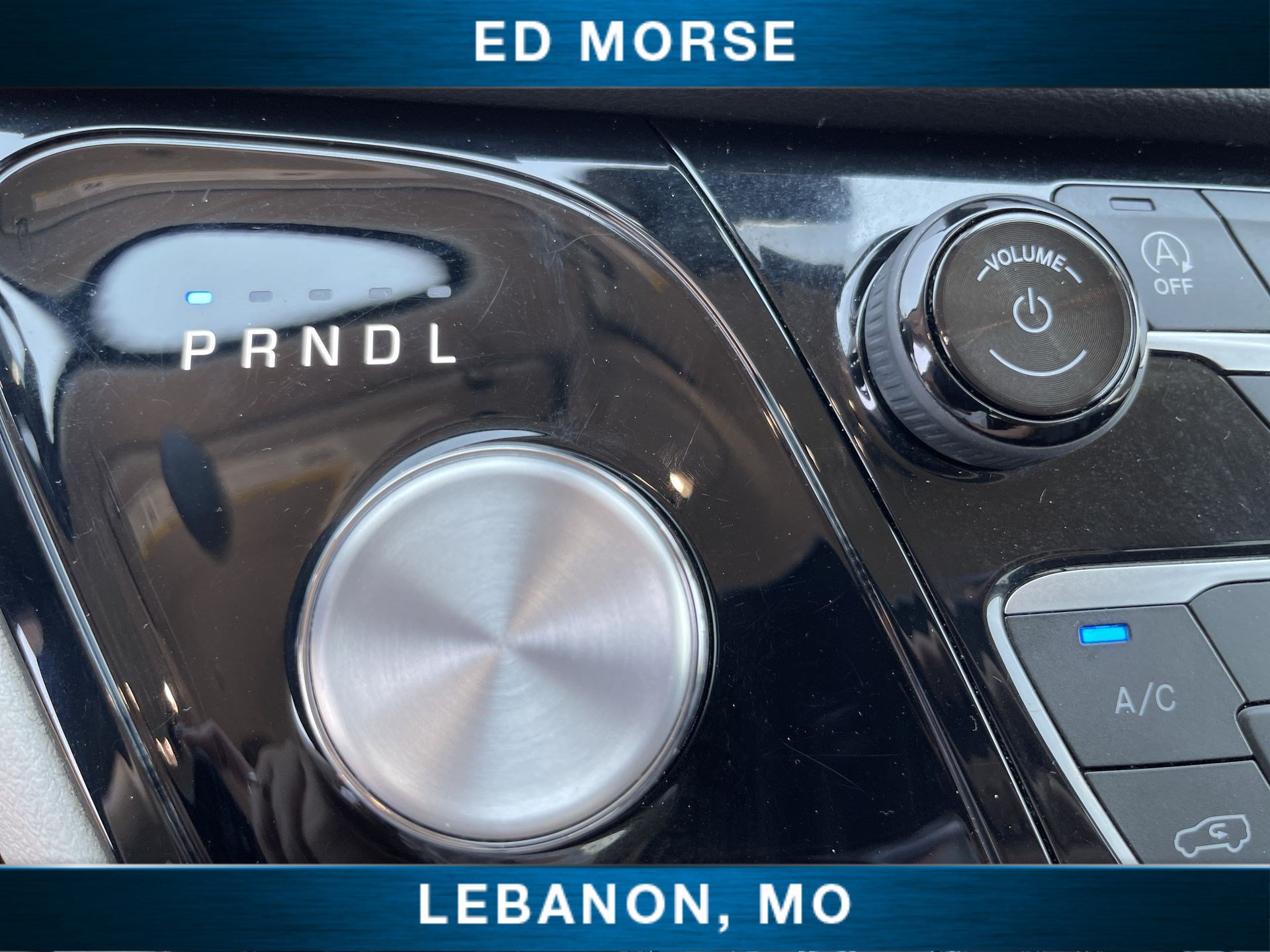 Used 2023 Chrysler Pacifica Touring-L FWD image 15