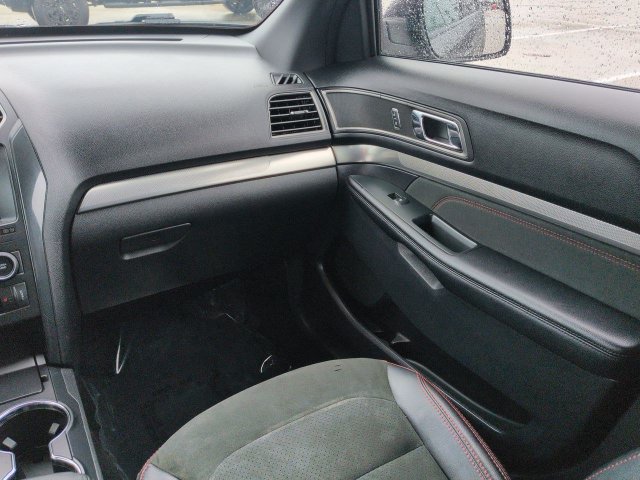 Certified 2019 Ford Explorer XLT w/ Equipment Group 202A FWD image 17