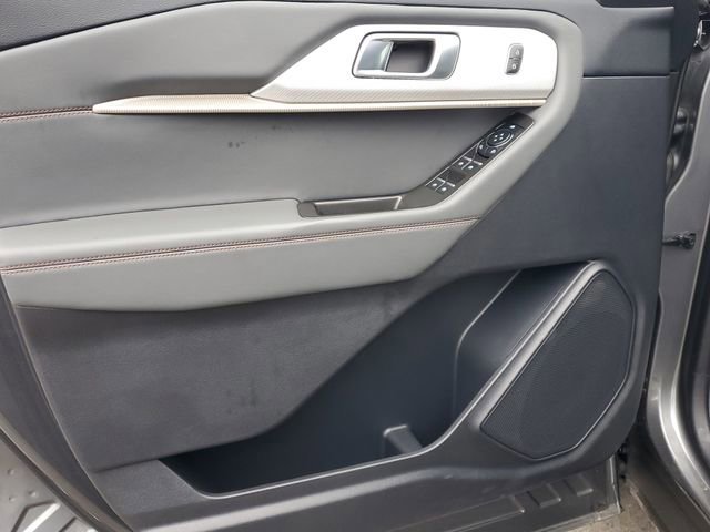 Certified 2025 Ford Explorer Active w/ Active Comfort Package image 9