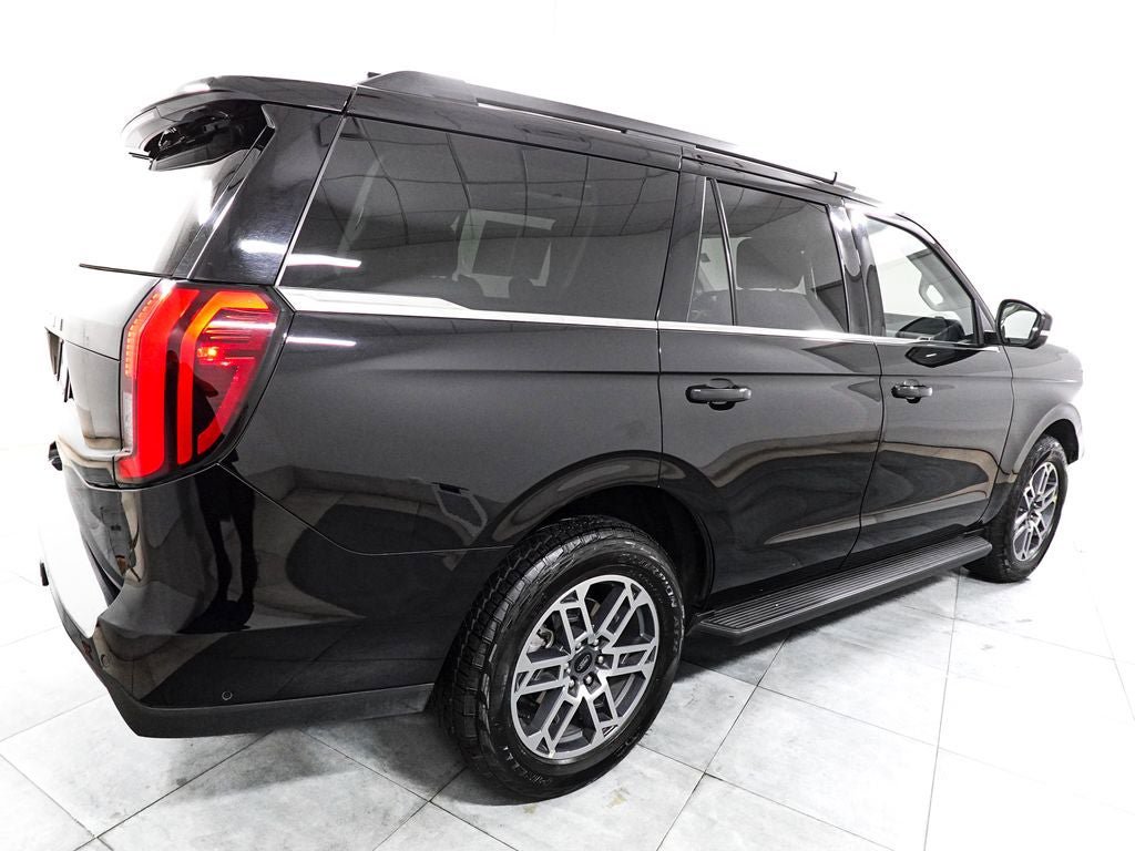 Certified 2025 Ford Expedition Active AWD/4WD image 7