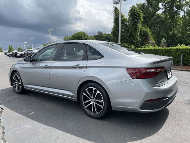 Used 2022 Volkswagen Jetta Sport FWD image 4