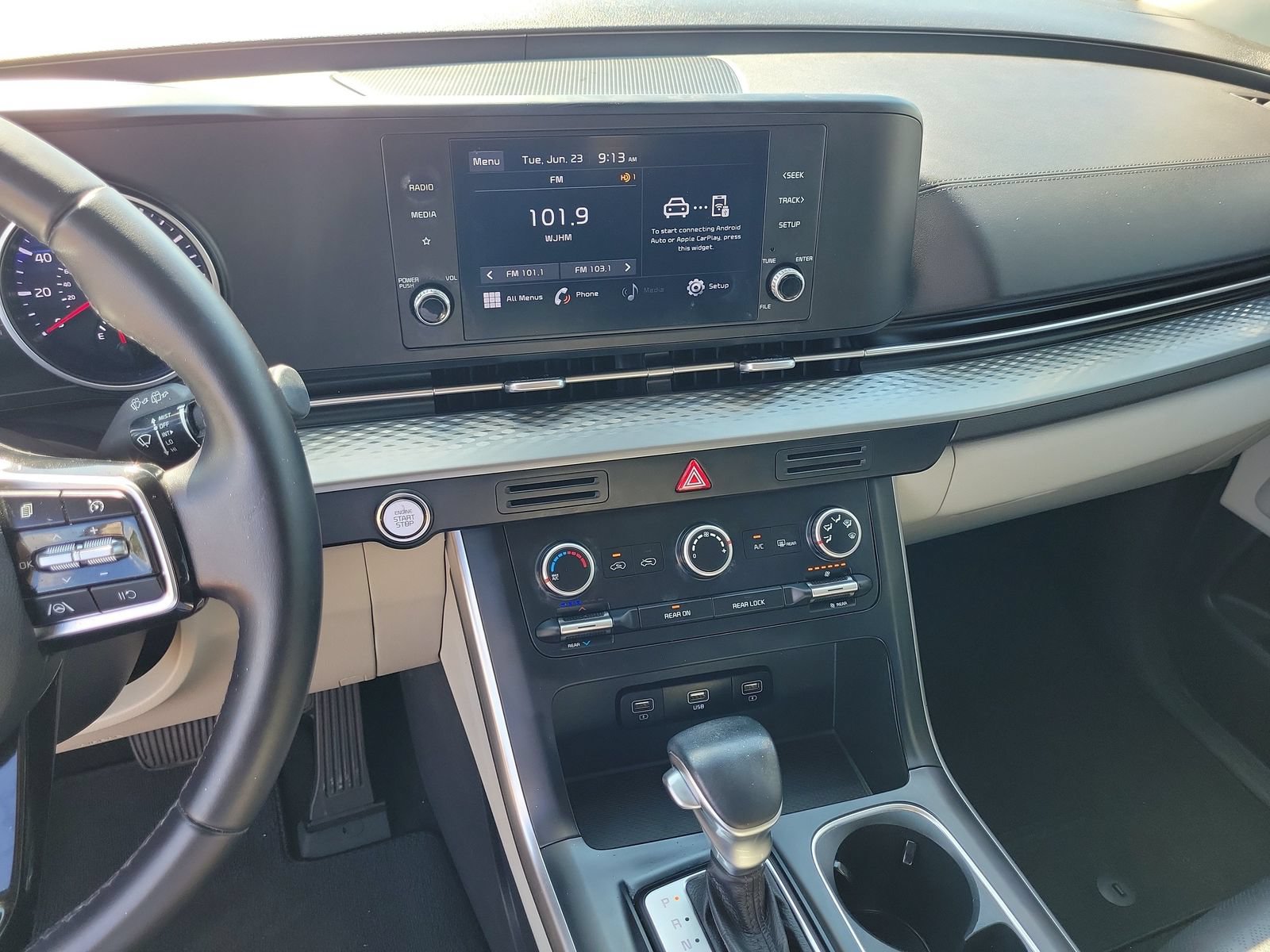 Used 2022 Kia Carnival LX FWD image 22