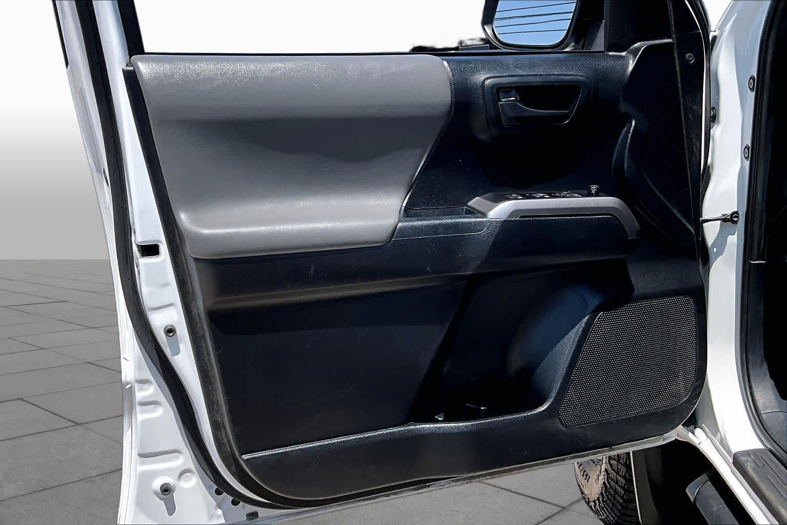 Used 2022 Toyota Tacoma SR5 RWD image 21