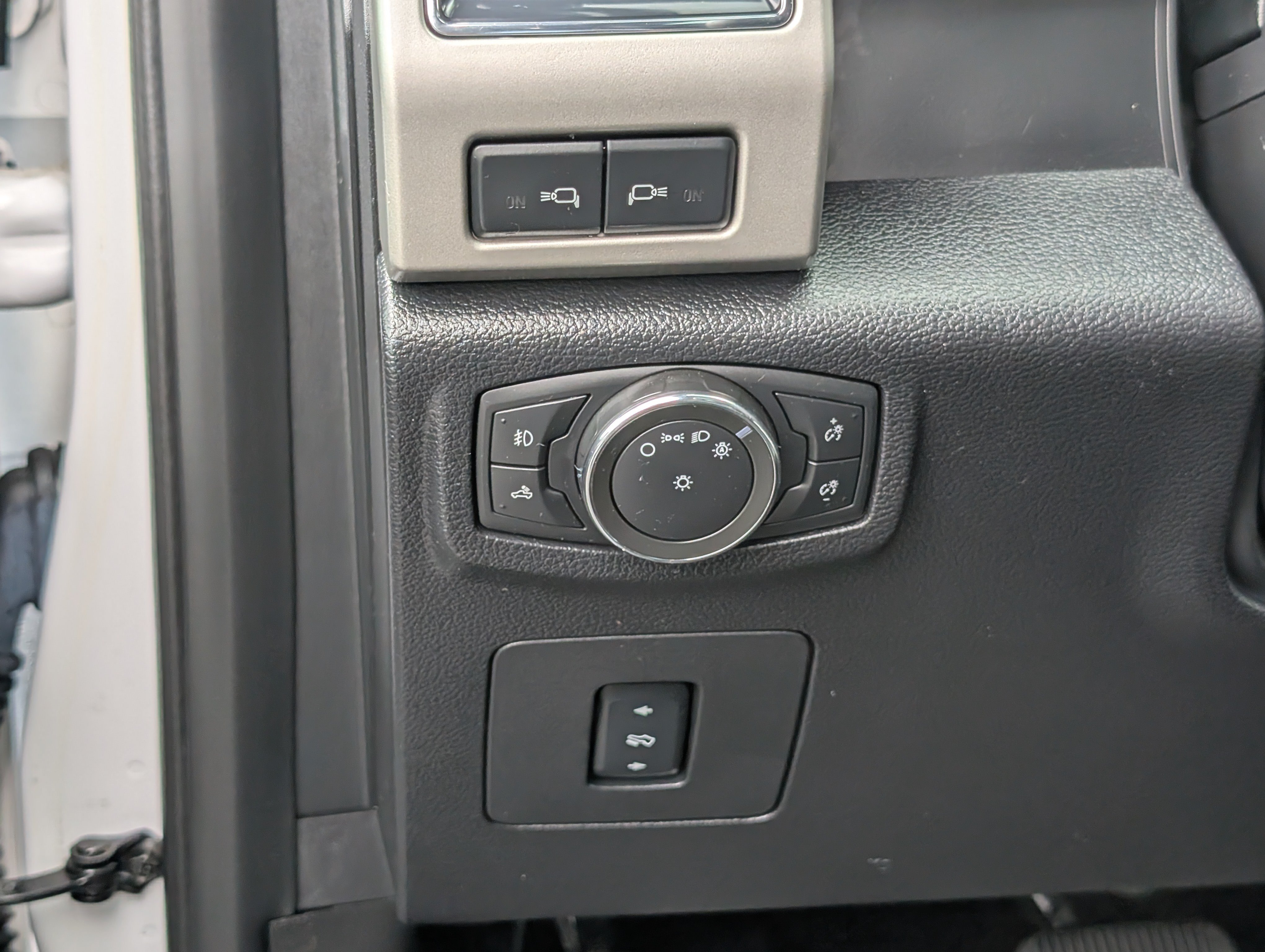 Certified 2017 Ford F150 Lariat w/ Equipment Group 502A Luxury AWD/4WD image 20