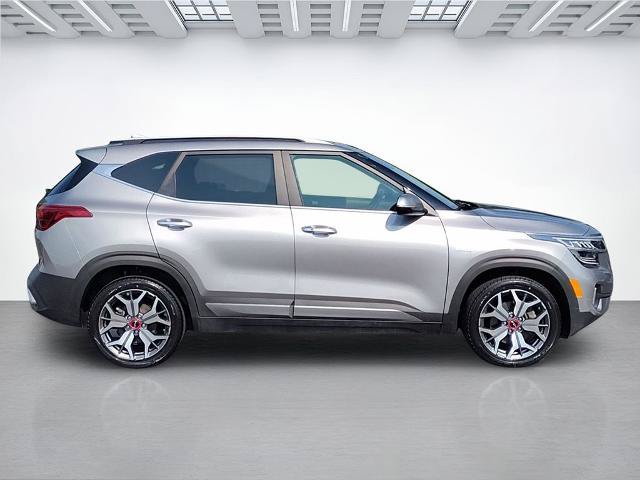 Used 2023 Kia Seltos SX w/ SX Sunroof Package AWD/4WD image 2