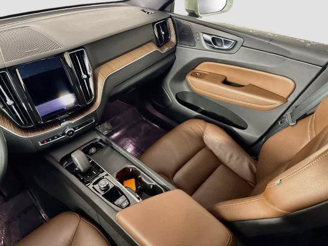 Used 2022 Volvo XC60 B5 Momentum w/ Advanced Package FWD image 10