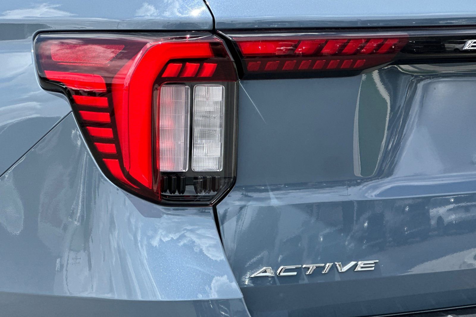 Certified 2025 Ford Explorer Active RWD image 27