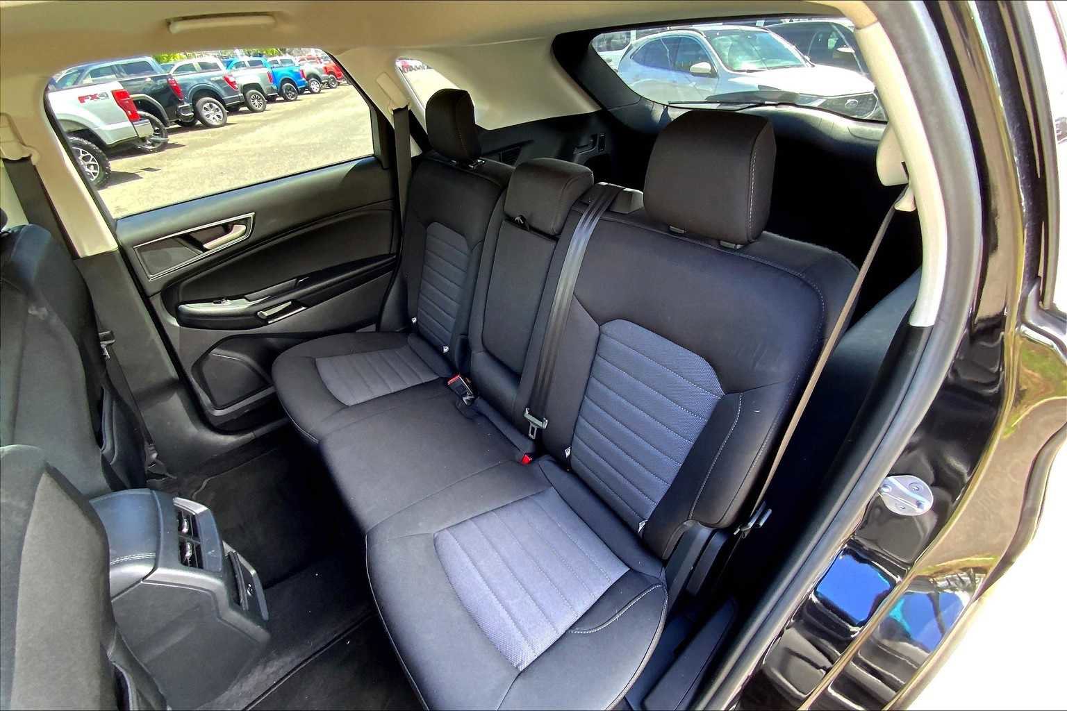 Certified 2022 Ford Edge SE w/ Black Appearance Package image 29