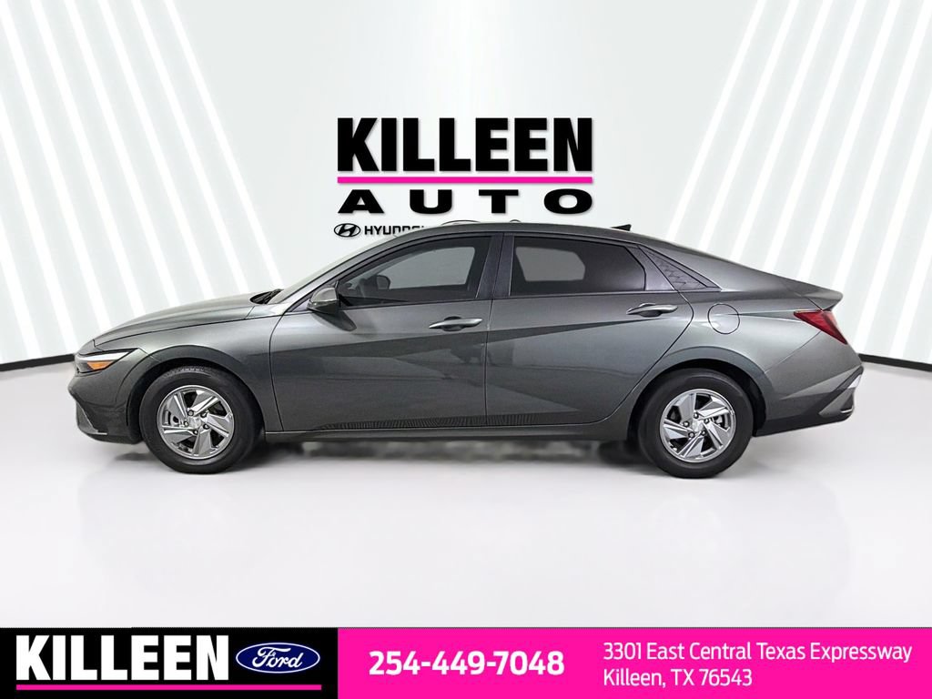 Used 2025 Hyundai Elantra SE FWD image 4