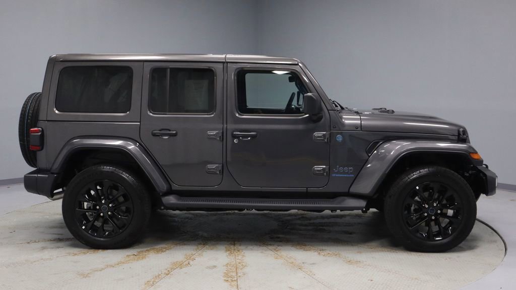 Used 2025 Jeep Wrangler Unlimited Sahara AWD/4WD image 6