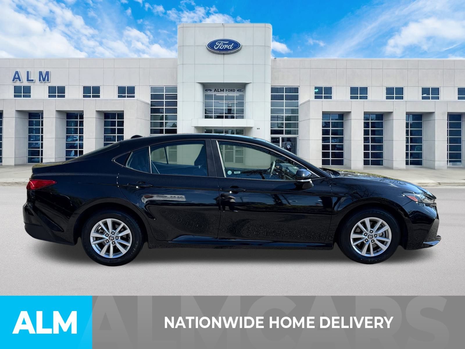 Used 2025 Toyota Camry LE image 5