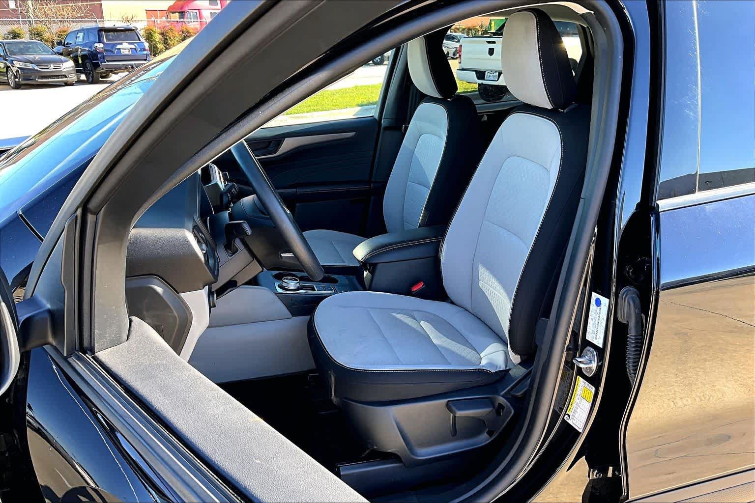 Certified 2025 Ford Escape Active AWD/4WD image 14