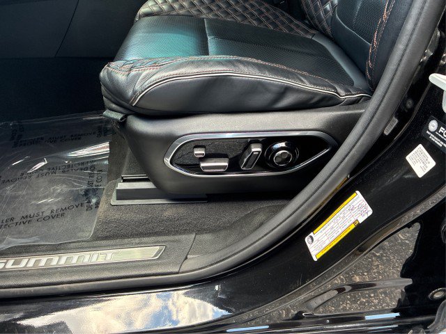 Used 2022 Jeep Grand Cherokee Summit AWD/4WD image 18