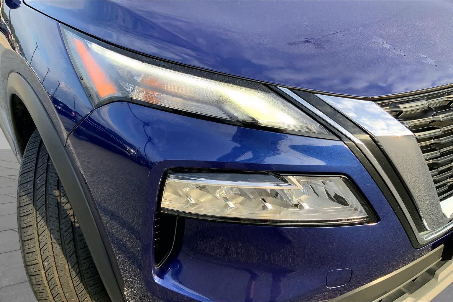 Used 2023 Nissan Rogue SV FWD image 25