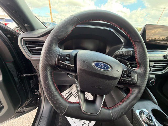 Certified 2025 Ford Escape ST-Line FWD image 11