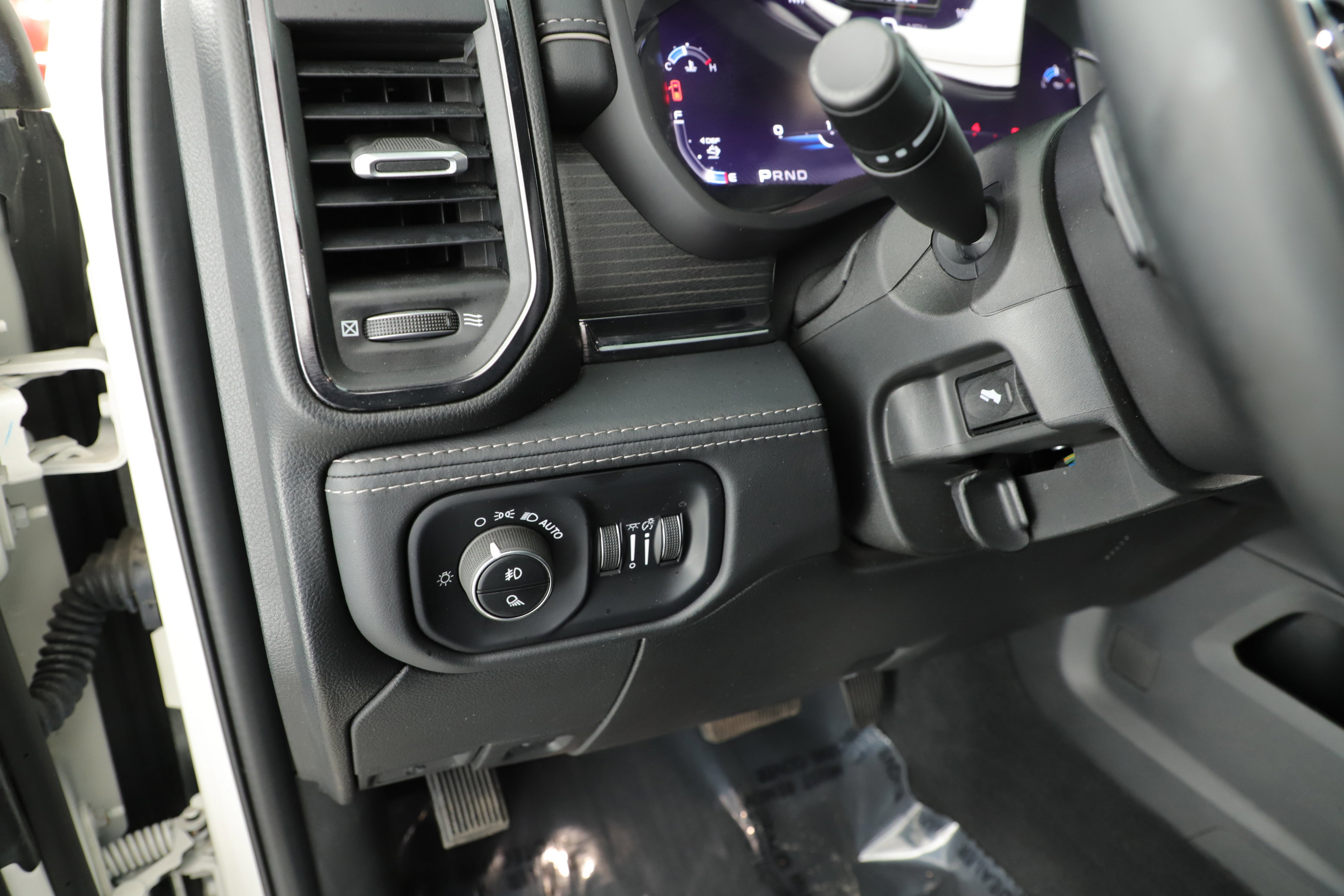 Used 2024 RAM 2500 Limited image 15