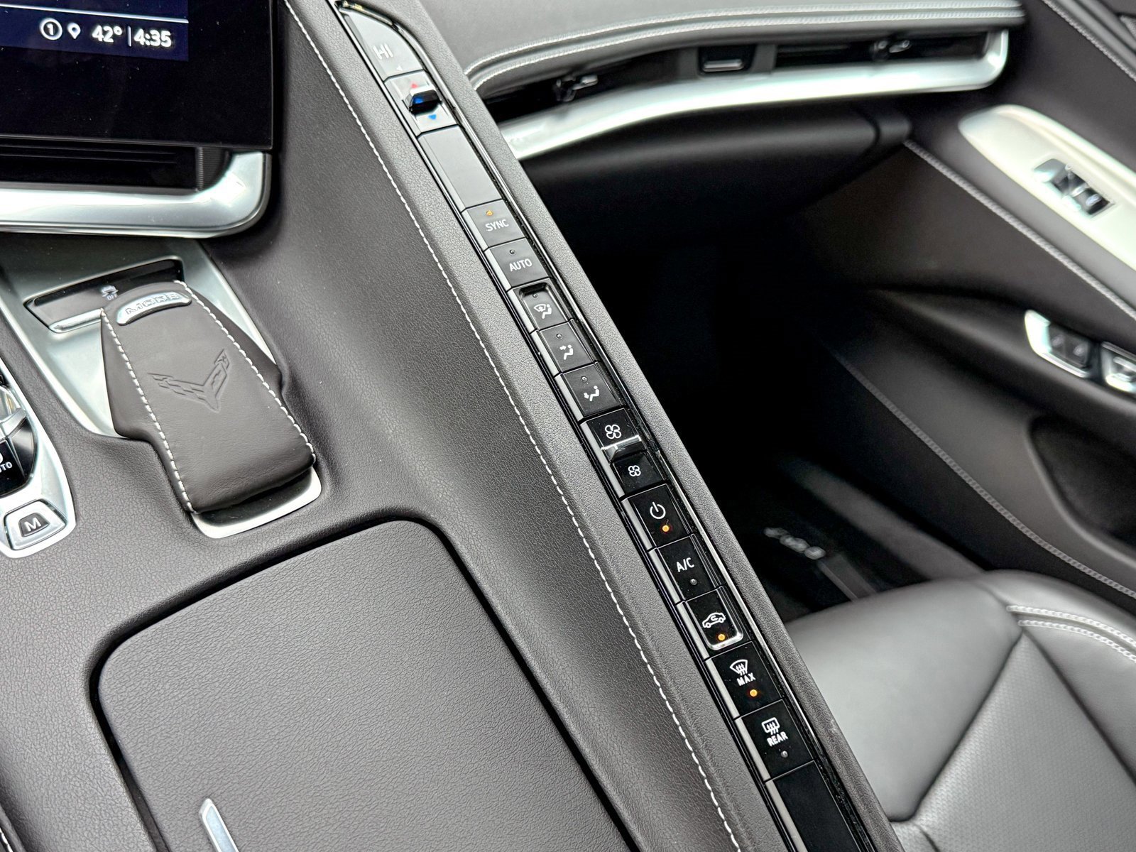 Used 2023 Chevrolet Corvette Stingray Coupe w/ 1LT image 25