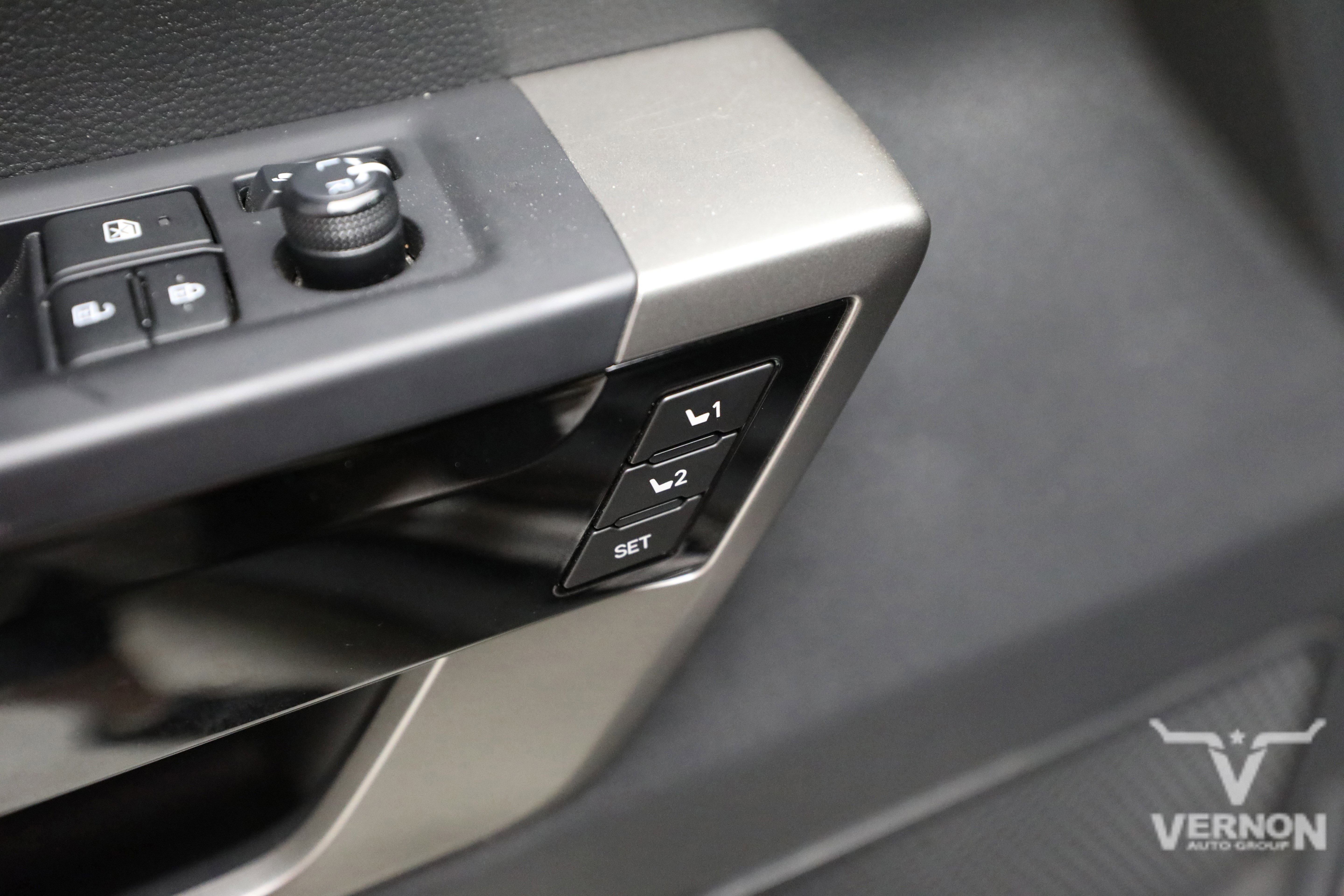 Used 2025 Toyota Tundra Limited w/ Power Package AWD/4WD image 19