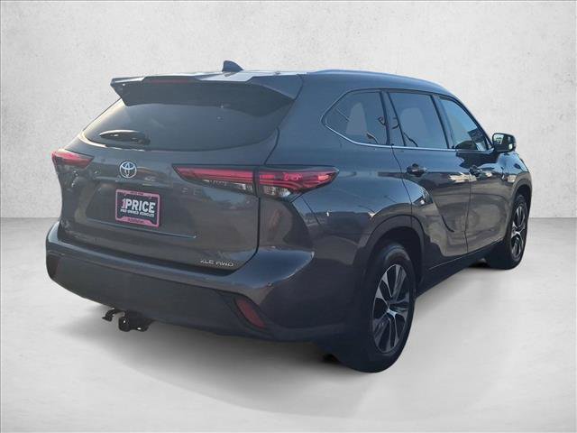 Used 2021 Toyota Highlander XLE AWD/4WD image 5