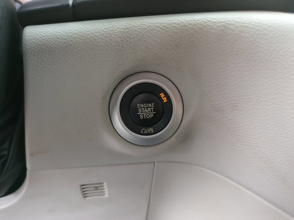 Used 2018 Chrysler Pacifica Touring-L FWD image 28