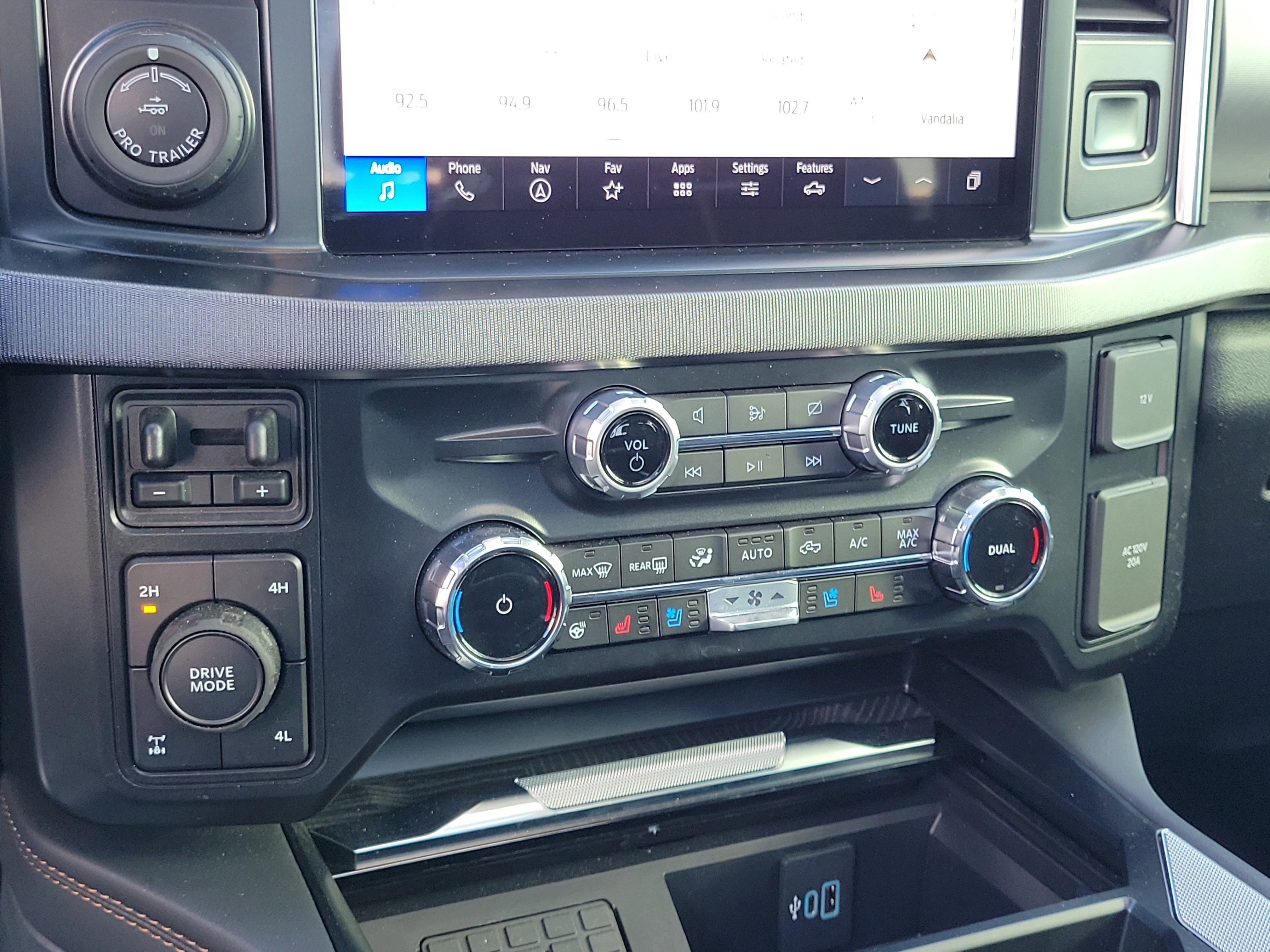 Certified 2024 Ford F350 Platinum image 28