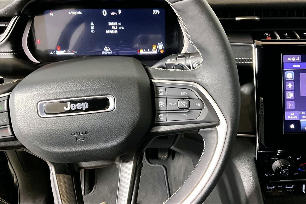 Used 2025 Jeep Grand Cherokee Altitude AWD/4WD image 15