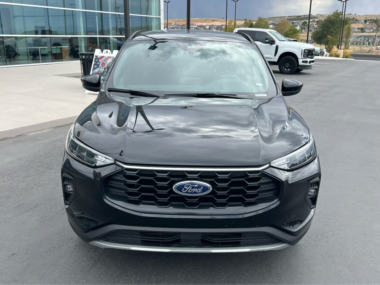 Certified 2025 Ford Escape ST-Line Select AWD/4WD image 3