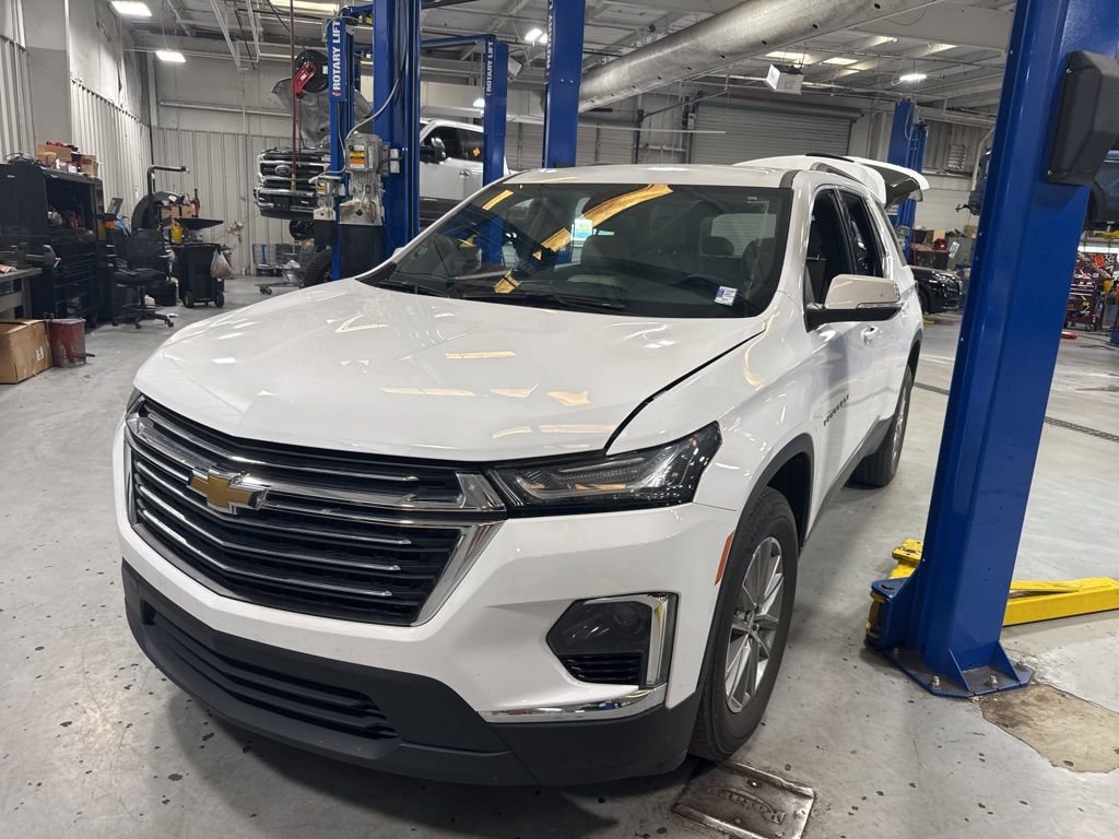 Used 2023 Chevrolet Traverse LT image 3