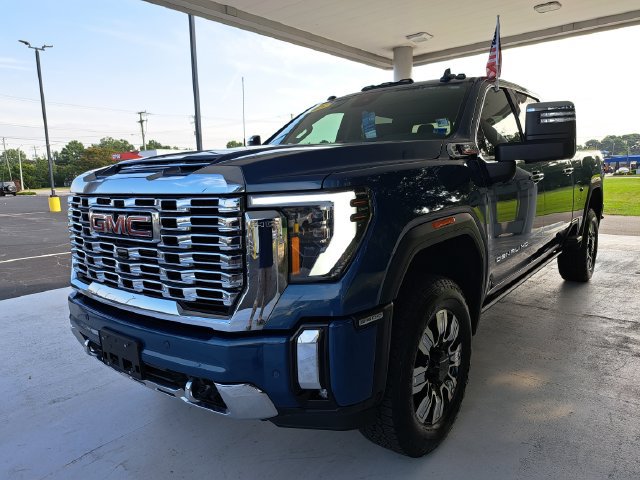 Used 2025 GMC Sierra 2500 Denali w/ Max Trailering Package AWD/4WD image 3