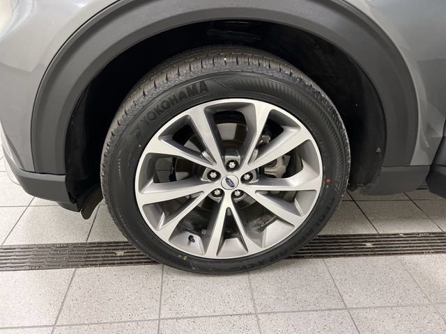 Certified 2025 Ford Explorer Platinum w/ Ultimate Package AWD/4WD image 11